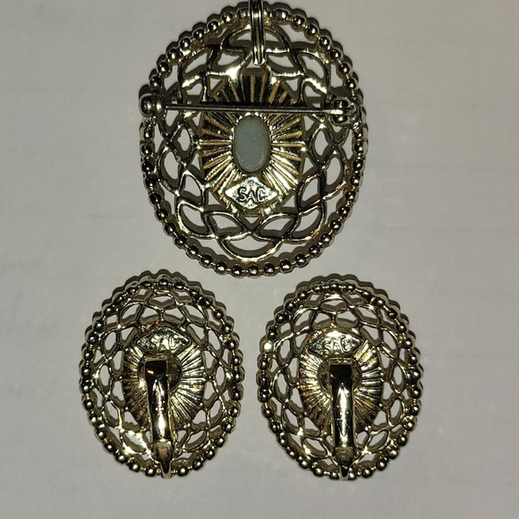SARAH COVENTRY THREE PIECE CAMEO SET. EARRINGS AND A BROOCH/PENDENT ☆☆3FOR$25☆☆ - Picture 2 of 5